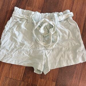 Women’s tie waist shorts with pockets